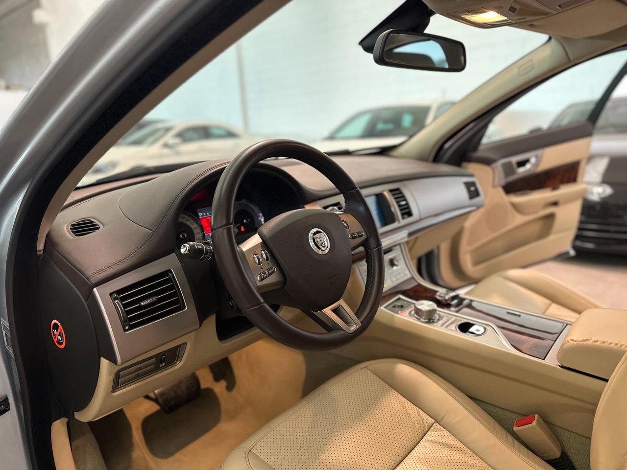 Jaguar XF 4.2 V8 Premium Luxury