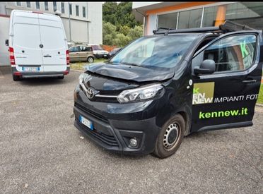 Toyota Proace incidentata