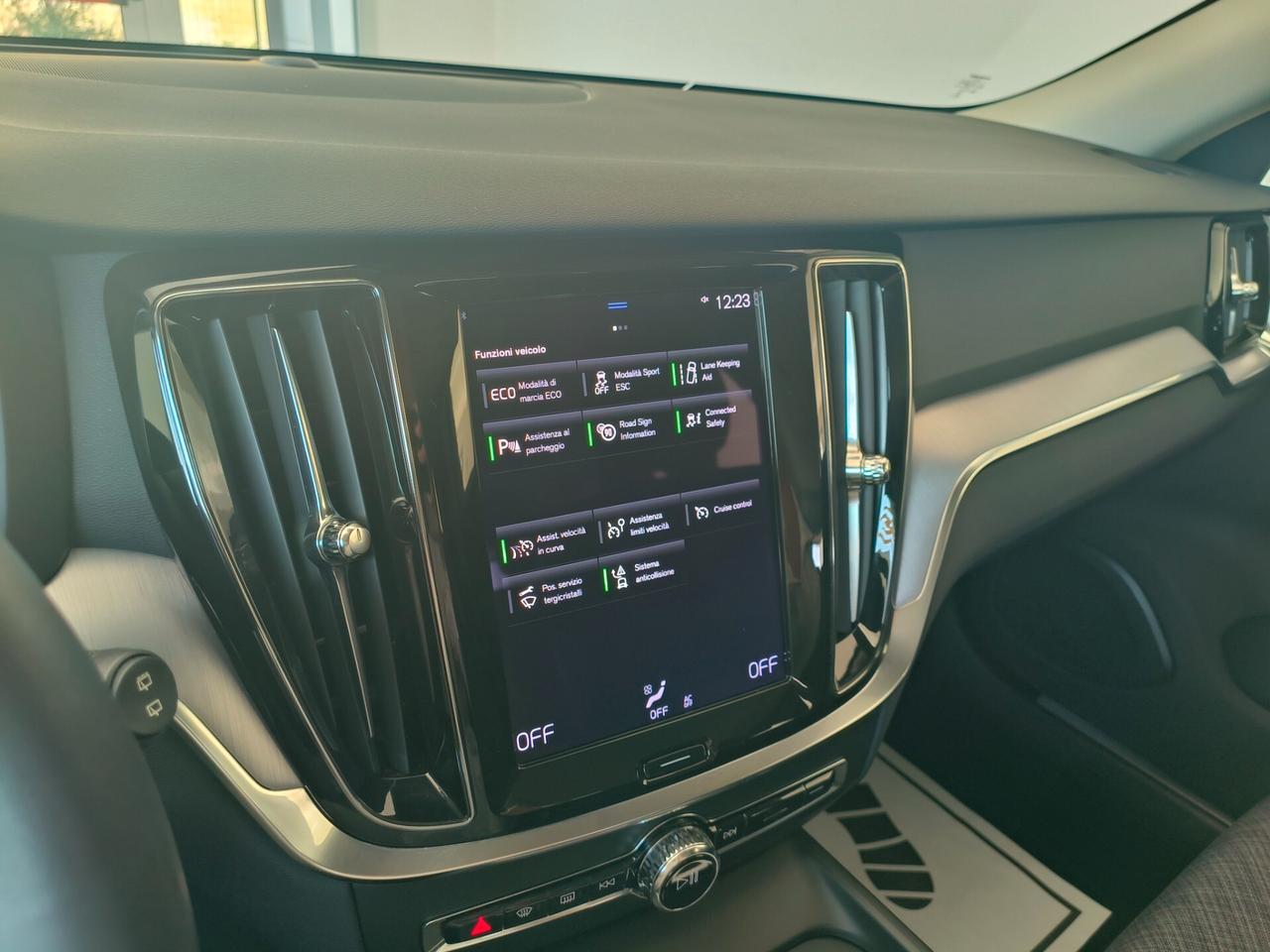Volvo V60 B4 (d) Geartronic Momentum Business