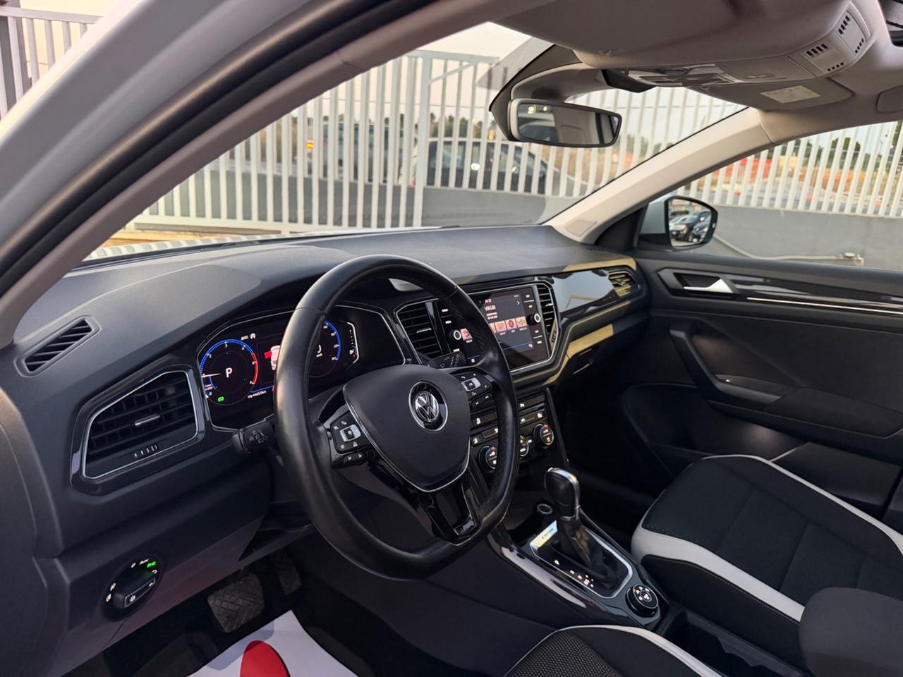 VOLKSWAGEN T-ROC 2.0 TDI 150 DSG 4MOTION TETTO