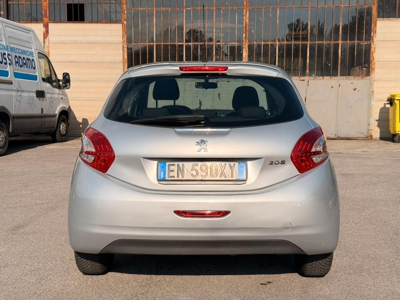 Peugeot 208 1.4 HDi 68 CV 5 porte Allure