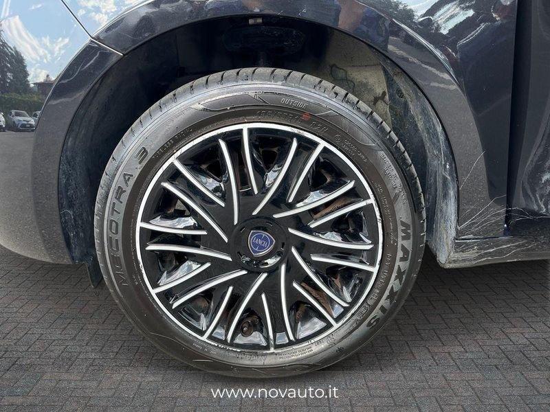 Lancia Ypsilon 1.0 FireFly 70cv Hybrid Silver