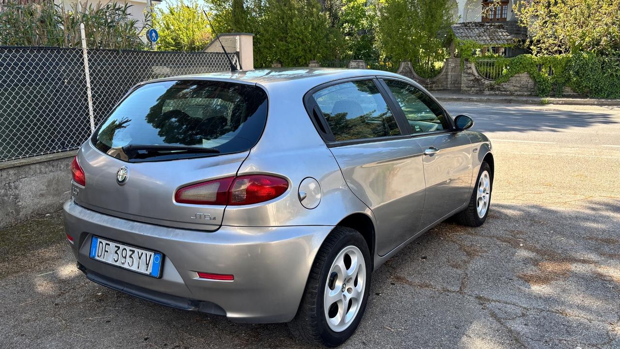 Alfa Romeo 147 1.9 JTD (120) 5 porte Distinctive