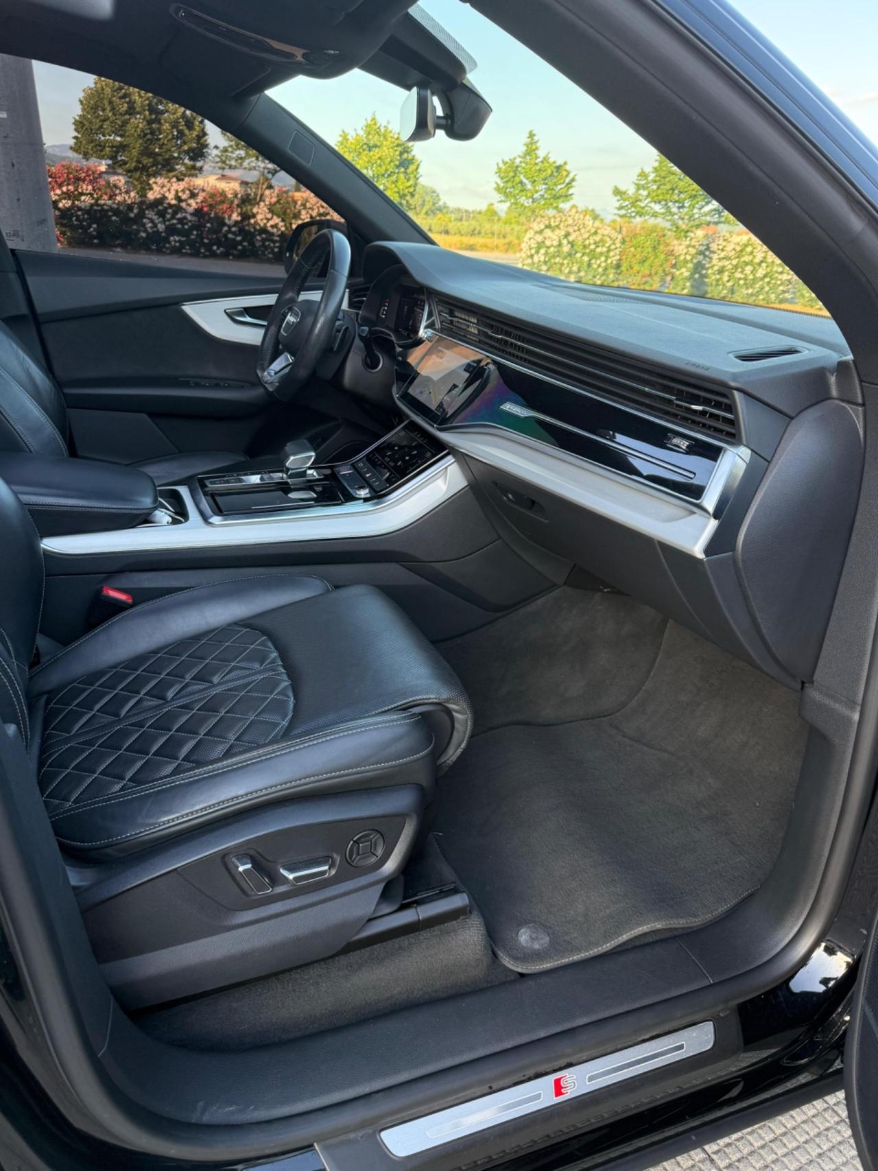 Audi Q8 SQ8 TDI quattro tiptronic sport attitude