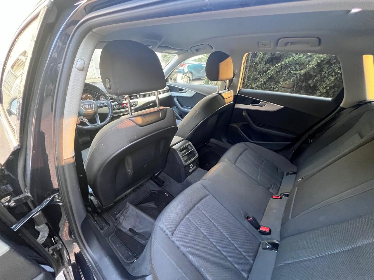 Audi A4 2.0 35 TDI Business Sport #8876