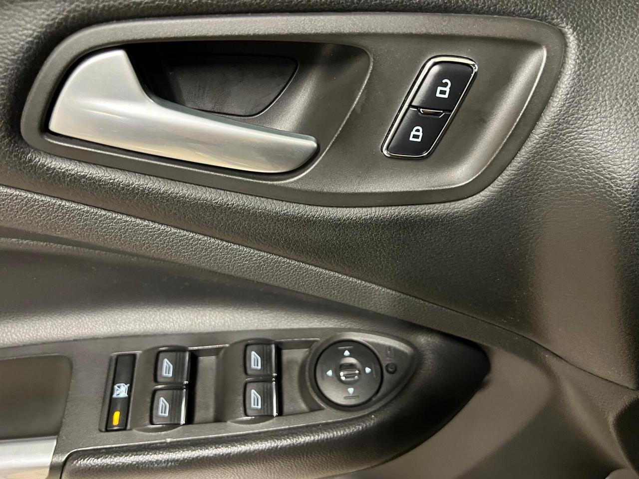 Ford Kuga 2.0 TDCI 140 CV 4WD Powershift Titanium