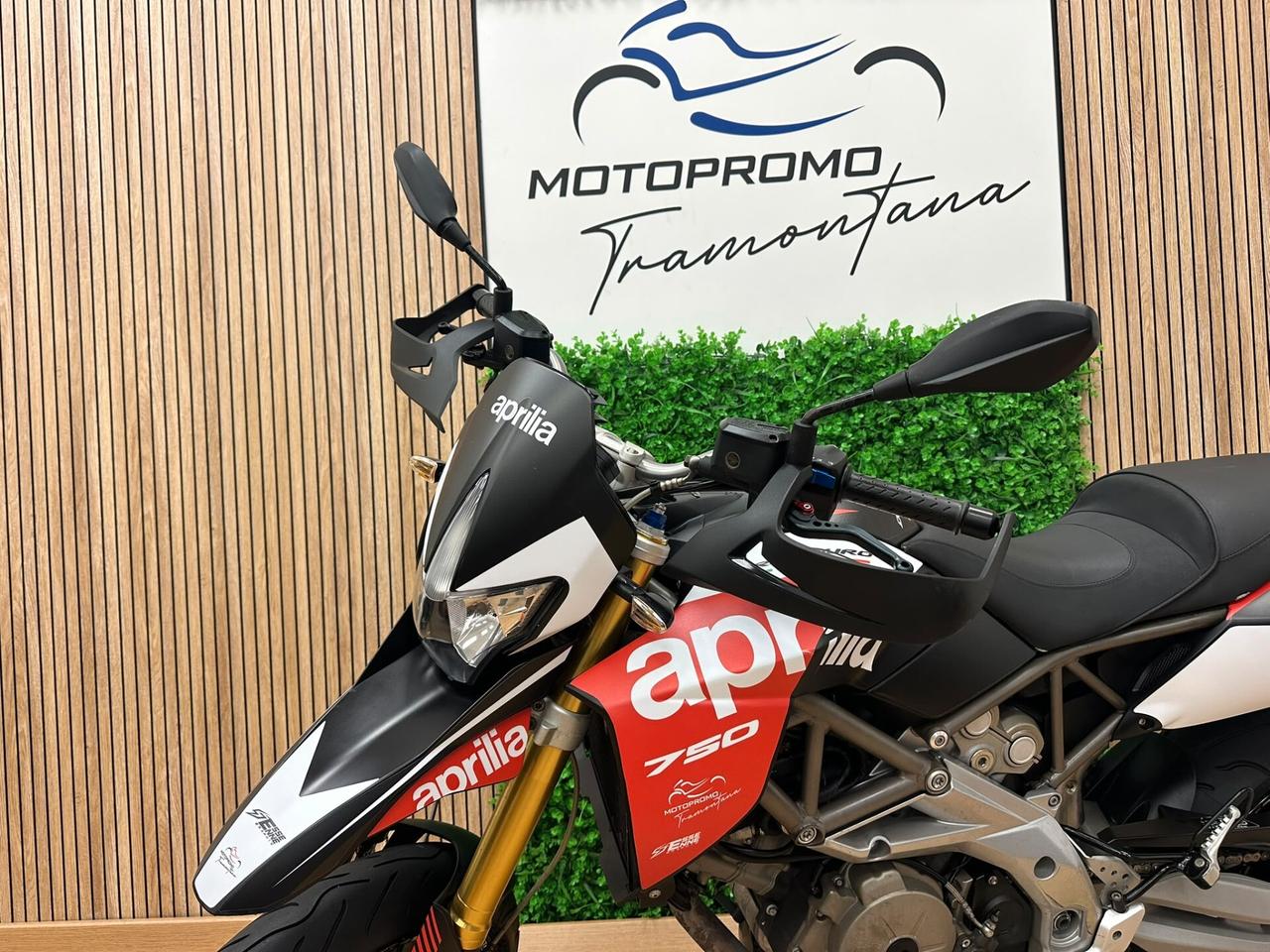 APRILIA DORSODURO 750 FACTORY / DA 99€ AL MESE