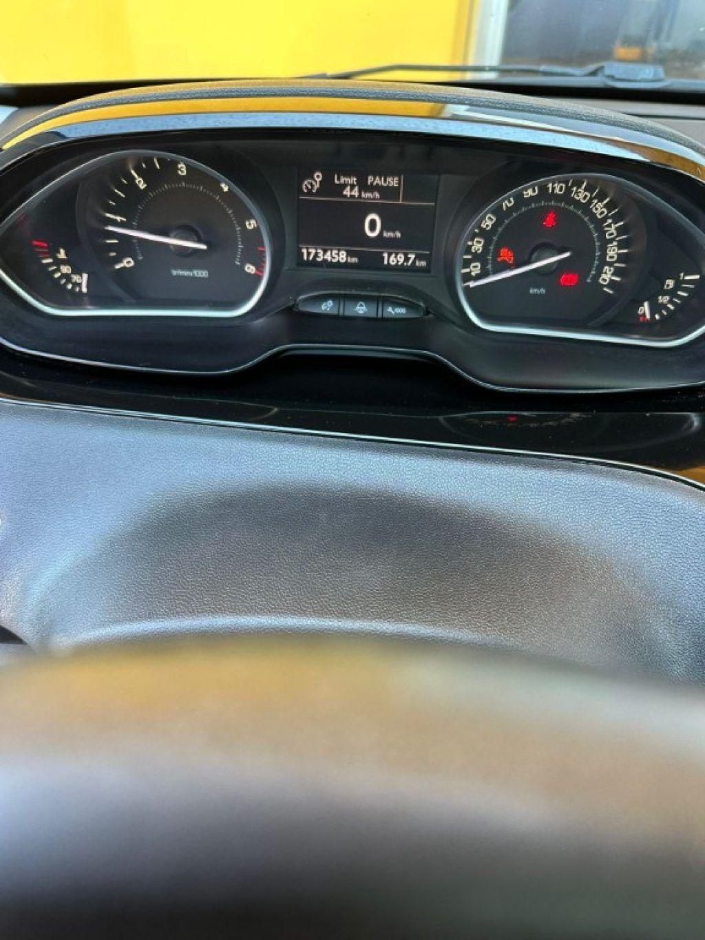 PEUGEOT 208 1.4 8V HDi 68CV 5p. Allure