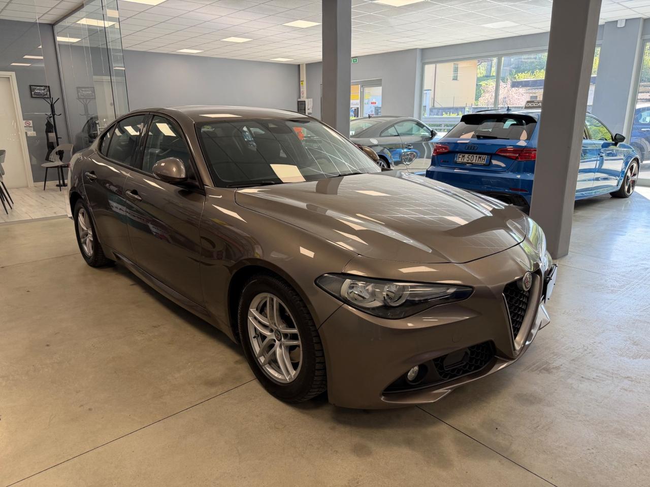 Alfa Romeo Giulia 2.2 Turbodiesel 180 CV Business Sport