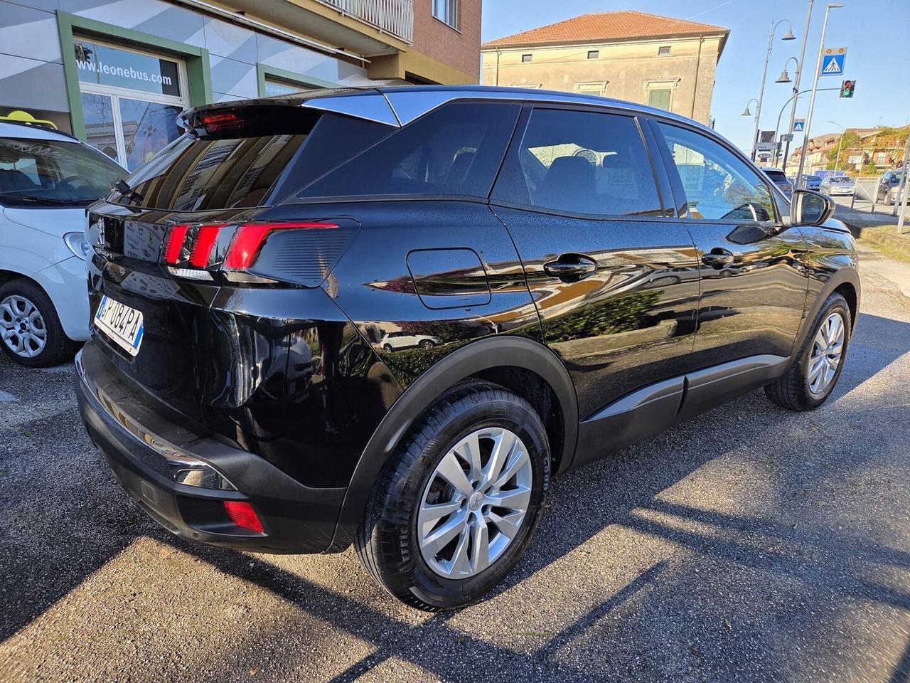 PEUGEOT 3008 PURE TECH TURBO 130CV AUTOM NAV-2018