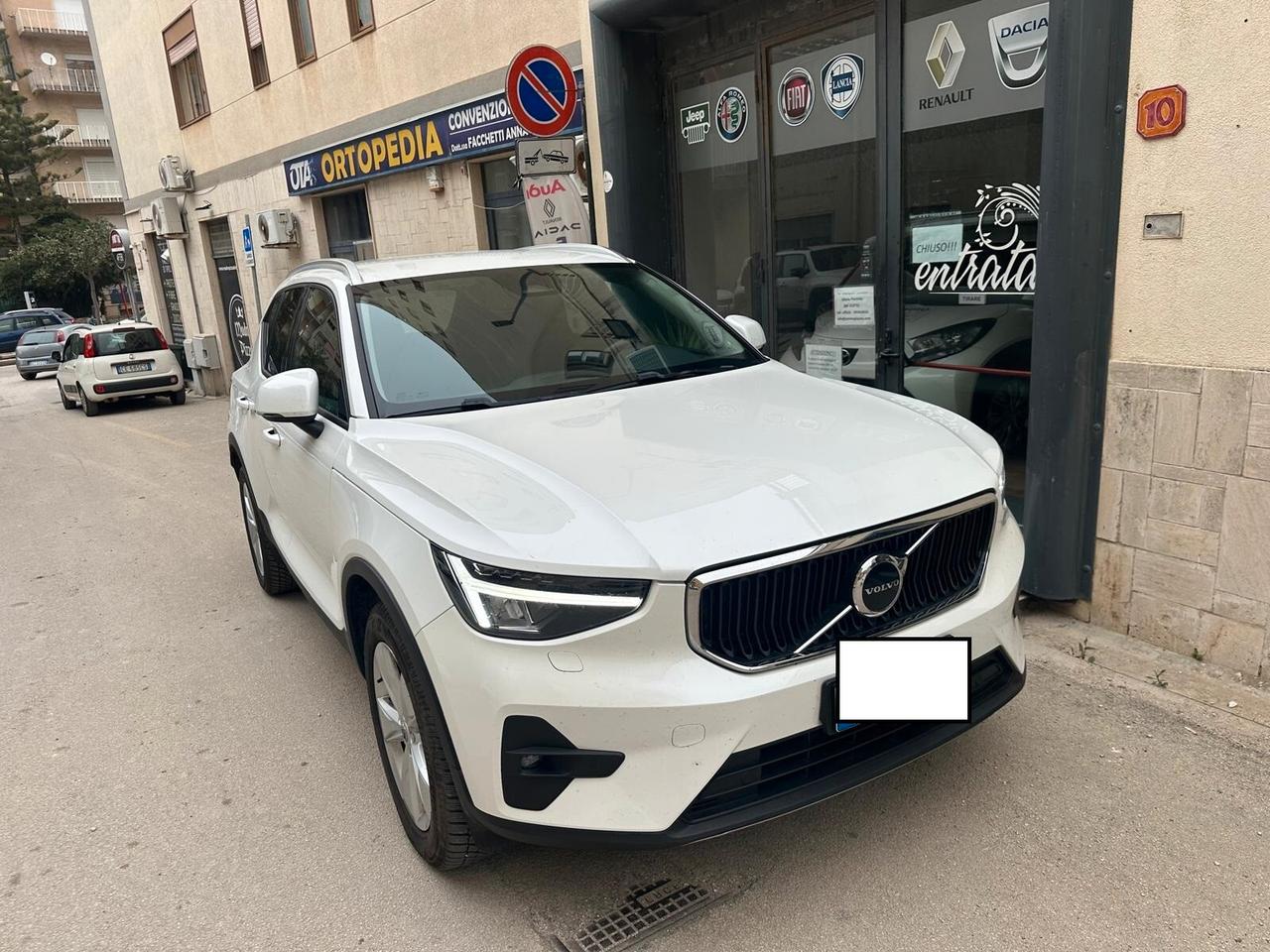 Volvo XC40 B4 2.0Mild Hybrid Core Full Opt. N1 gancio traino