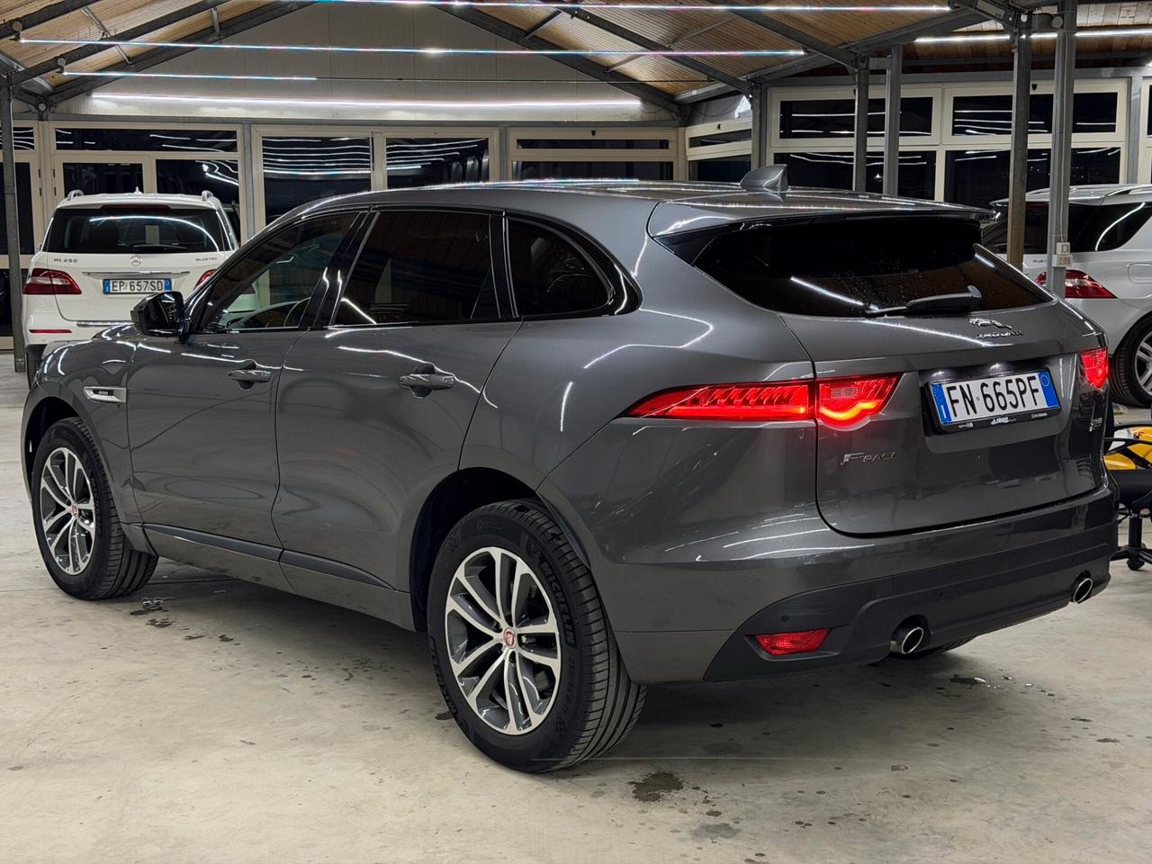 Jaguar F-Pace 240cv R-Sport - 24 MESI DI GARANZIA