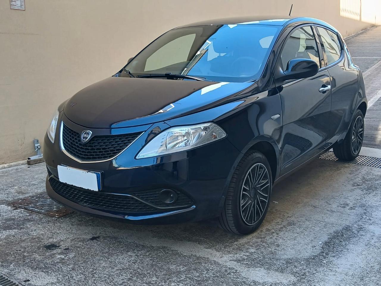 Lancia Ypsilon 1.2 69 CV 5 porte S&S Gold