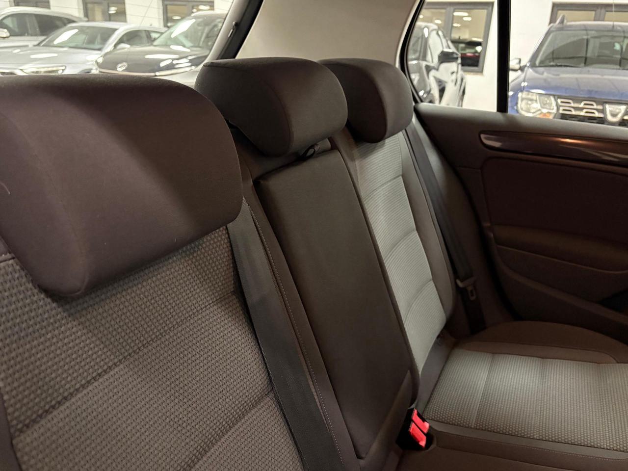 Volkswagen Golf 5p 1.6 tdi Highline dsg