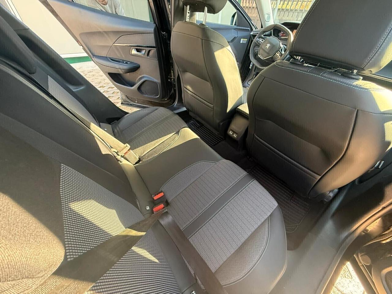 Peugeot 2008 PureTech 155 S&S EAT8 GT