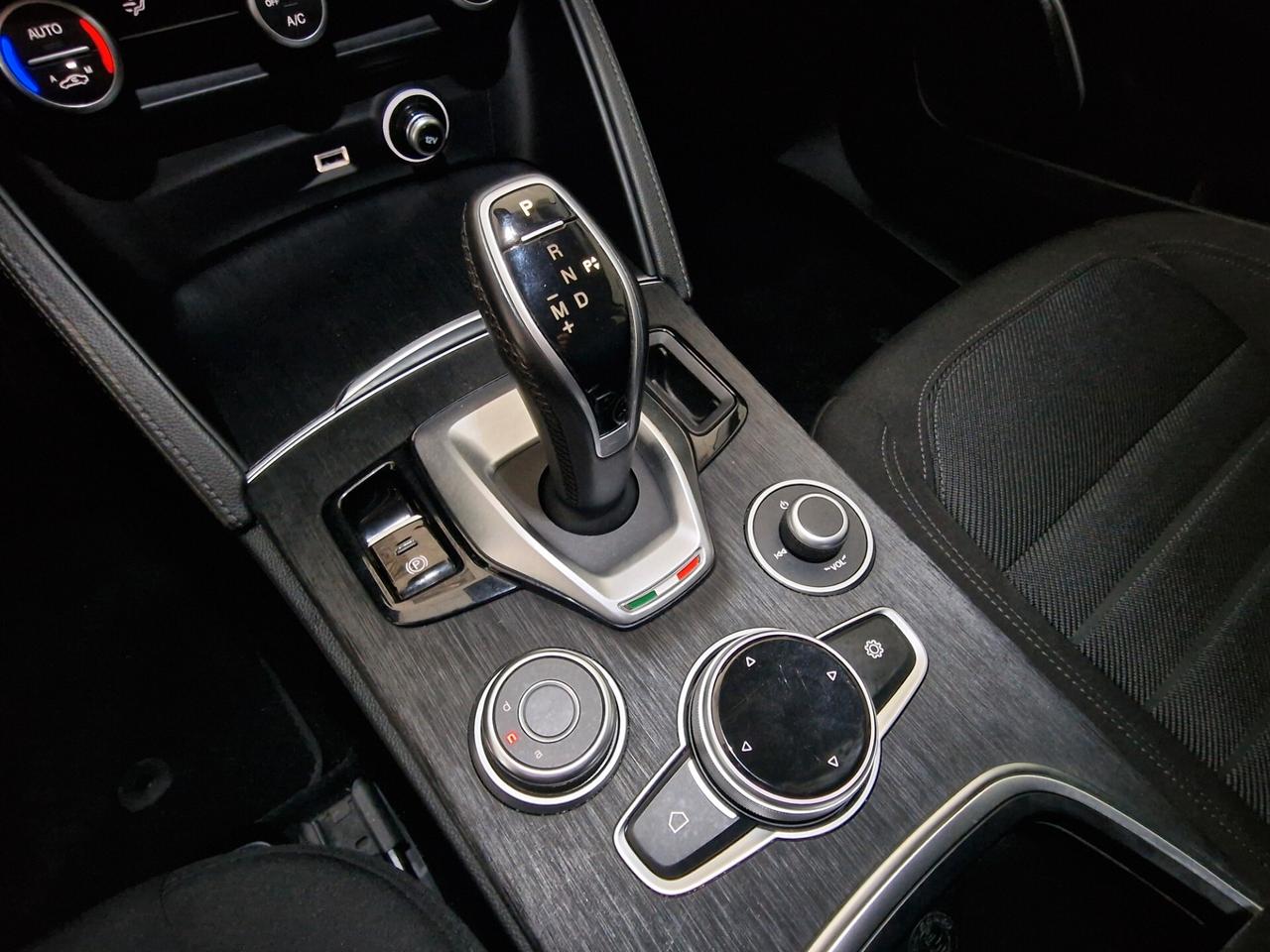 Alfa Romeo Stelvio 2021