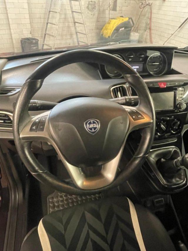LANCIA Ypsilon 1.2 69 CV 5 porte Gold