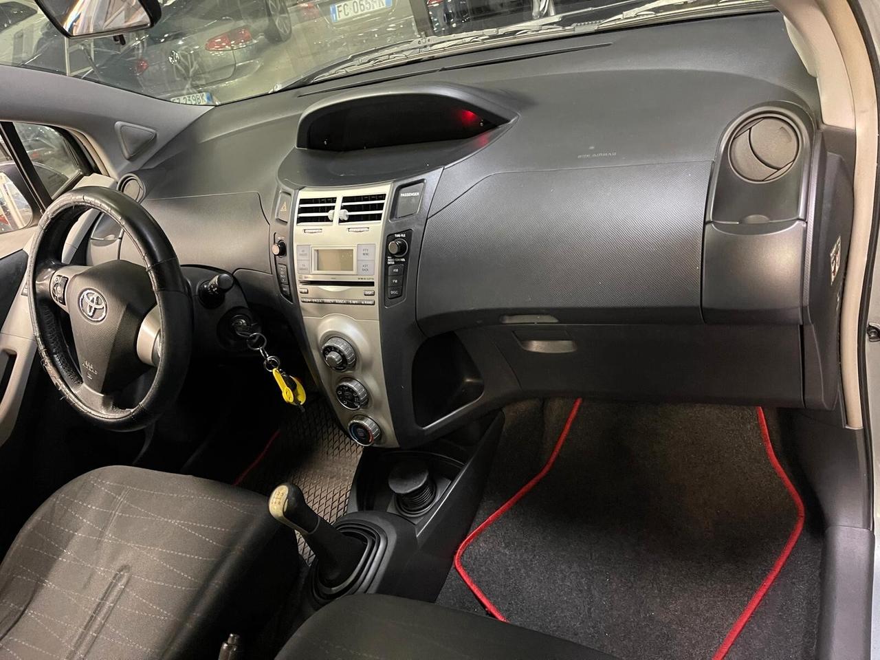 Toyota Yaris 1.0 5 porte Sol