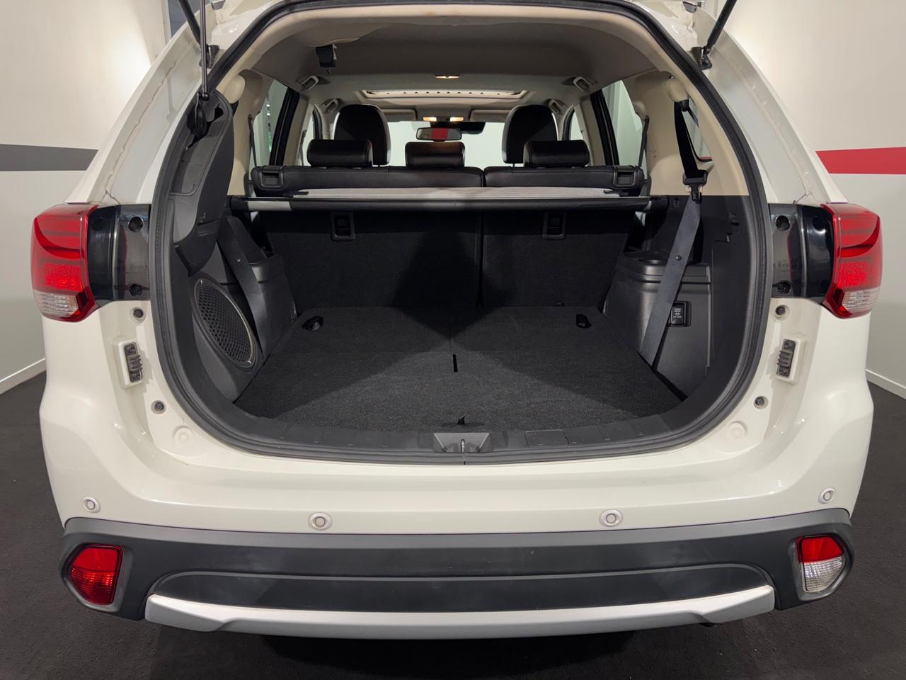 Mitsubishi Outlander 2.2 DI-D 4WD Instyle Plus SDA 7 posti