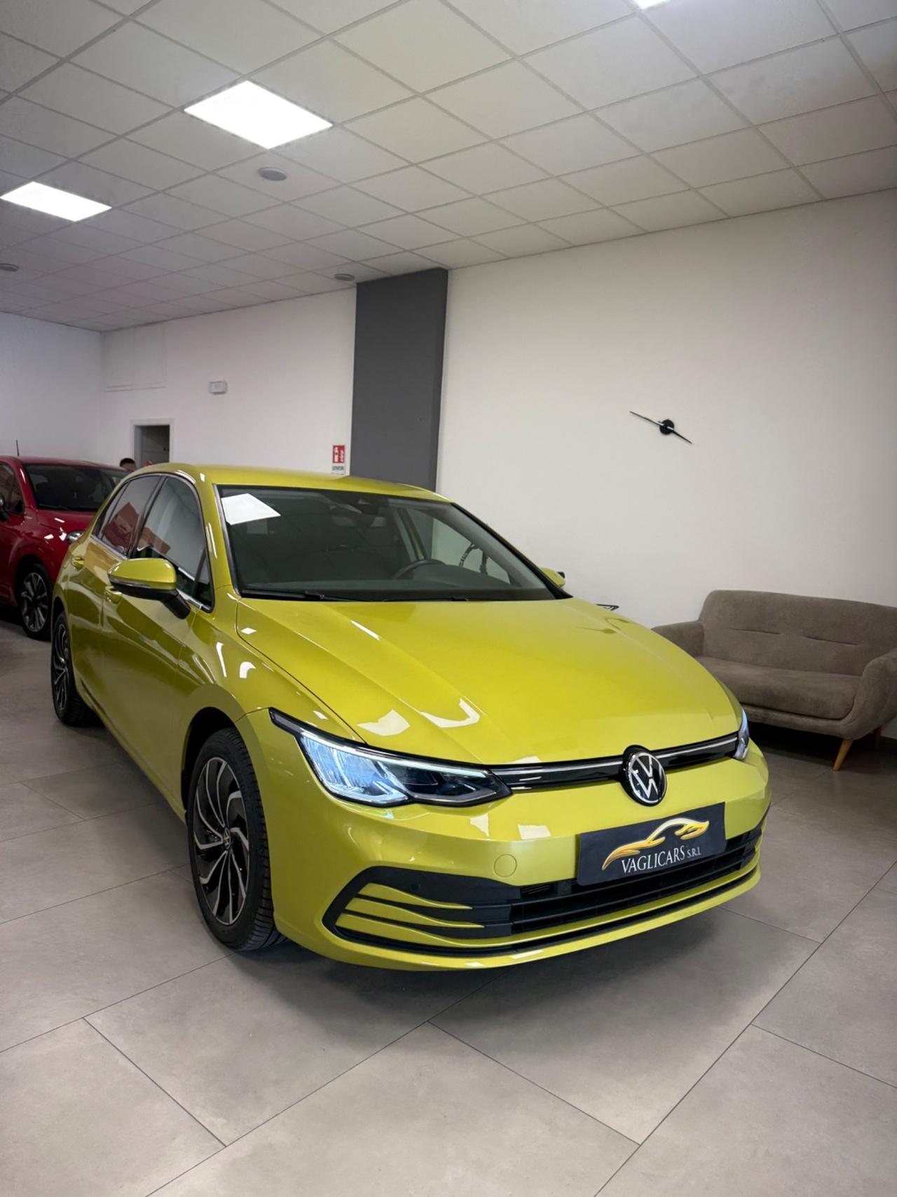 Volkswagen Golf 1.5 eTSI 130 CV EVO ACT DSG R-Line