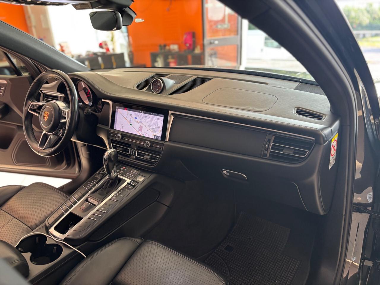 Porsche Macan 2.0 245 cv matrix-navi-tetto-pelle permute finanziamenti