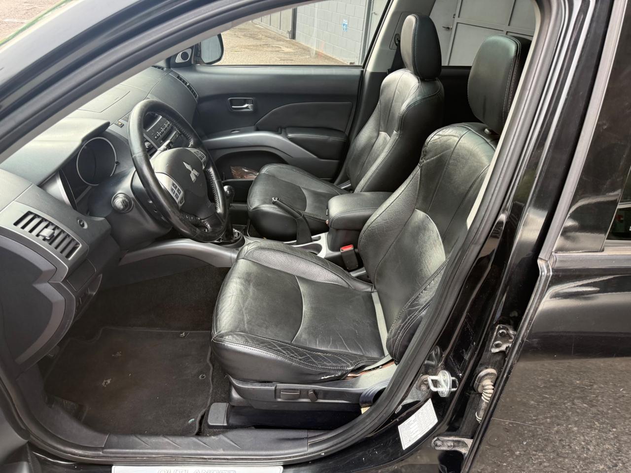Mitsubishi Outlander 2.0 DI-D Instyle 7 p.ti DPF