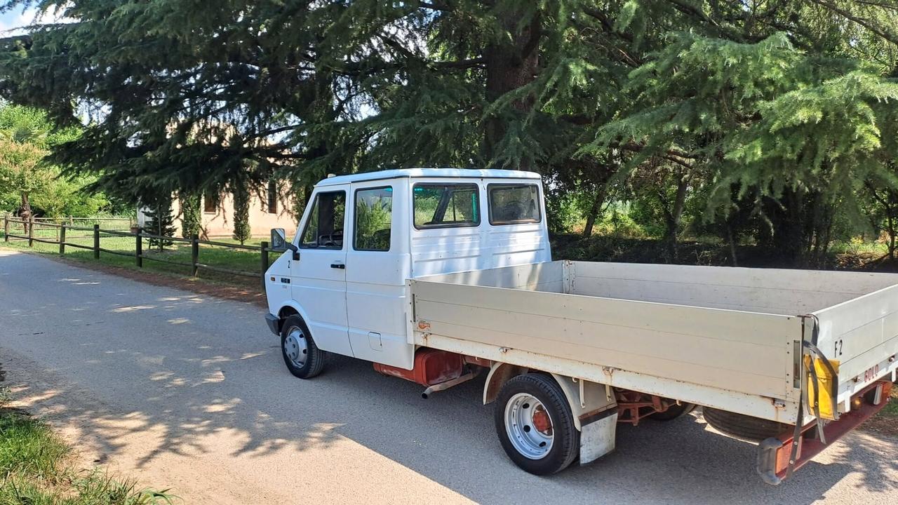 Iveco 7 posti solo 80.000 Km cassone 3,2 m