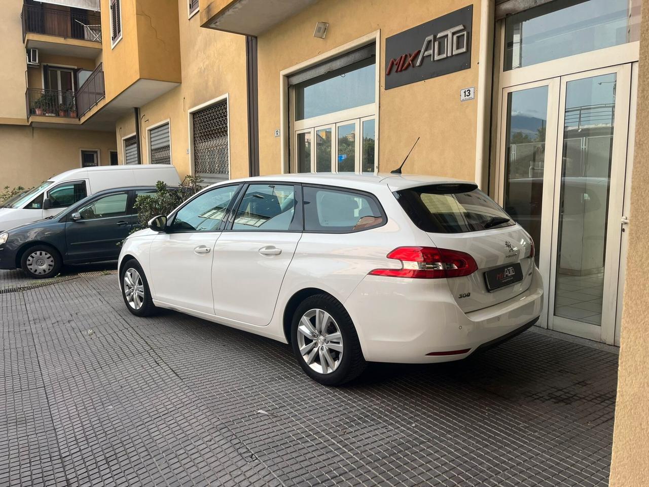 Peugeot 308 BlueHDi 120 S&S SW Business