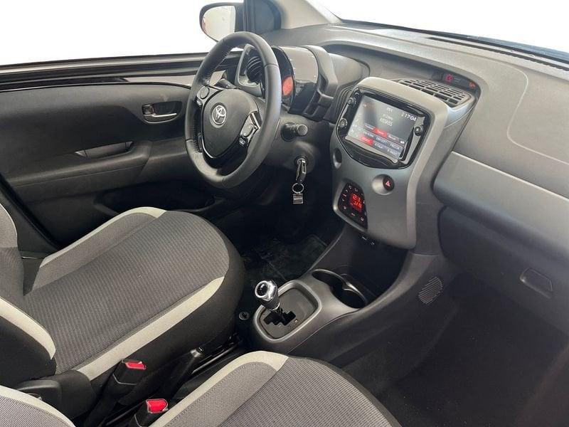 Toyota Aygo Aygo 5p 1.0 x-play m-mt 72cv