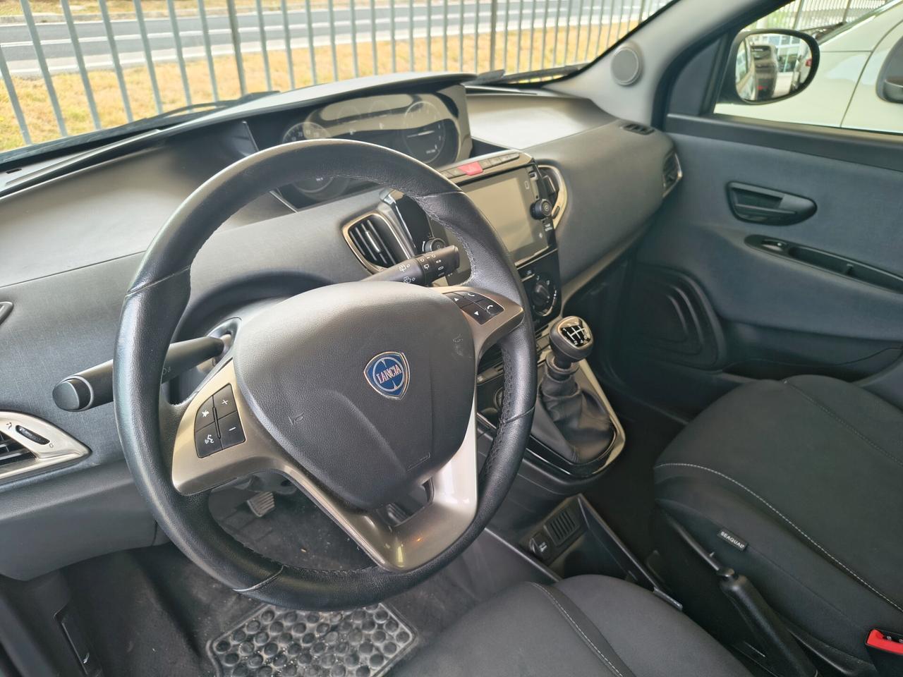 Lancia Ypsilon 1.0 FireFly 5 porte S&S Hybrid Gold