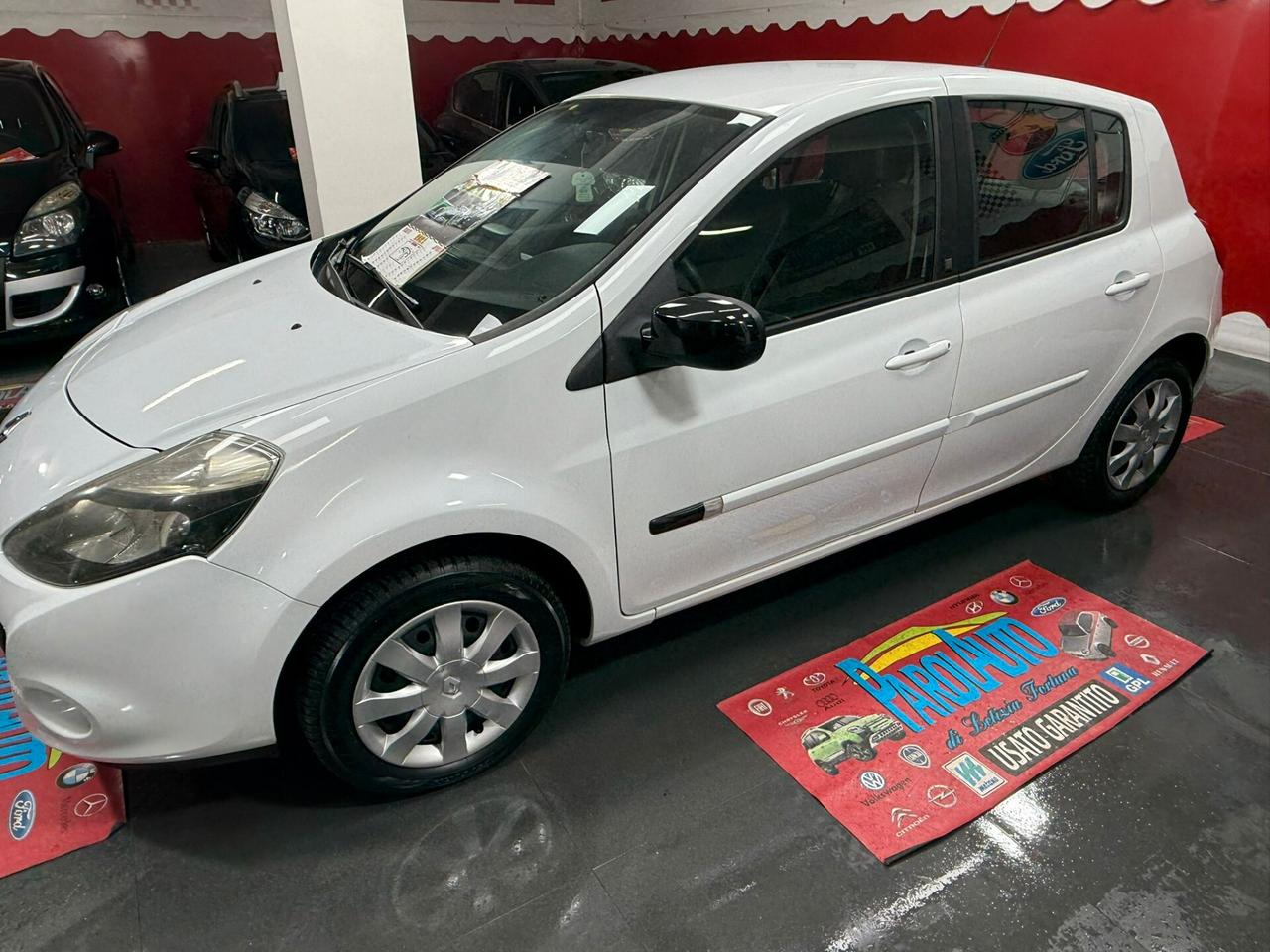 Renault Clio 1.2 16V 75cv Luxe - 2011