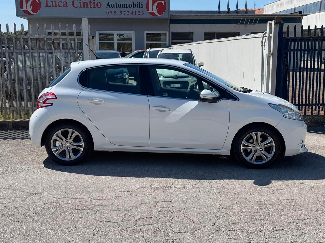Peugeot 208 1.4 HDi 68 CV 5 porte Allure