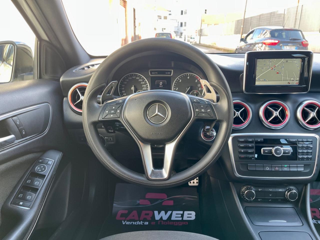 MERCEDES A180 Sport NAVY Cam 2013