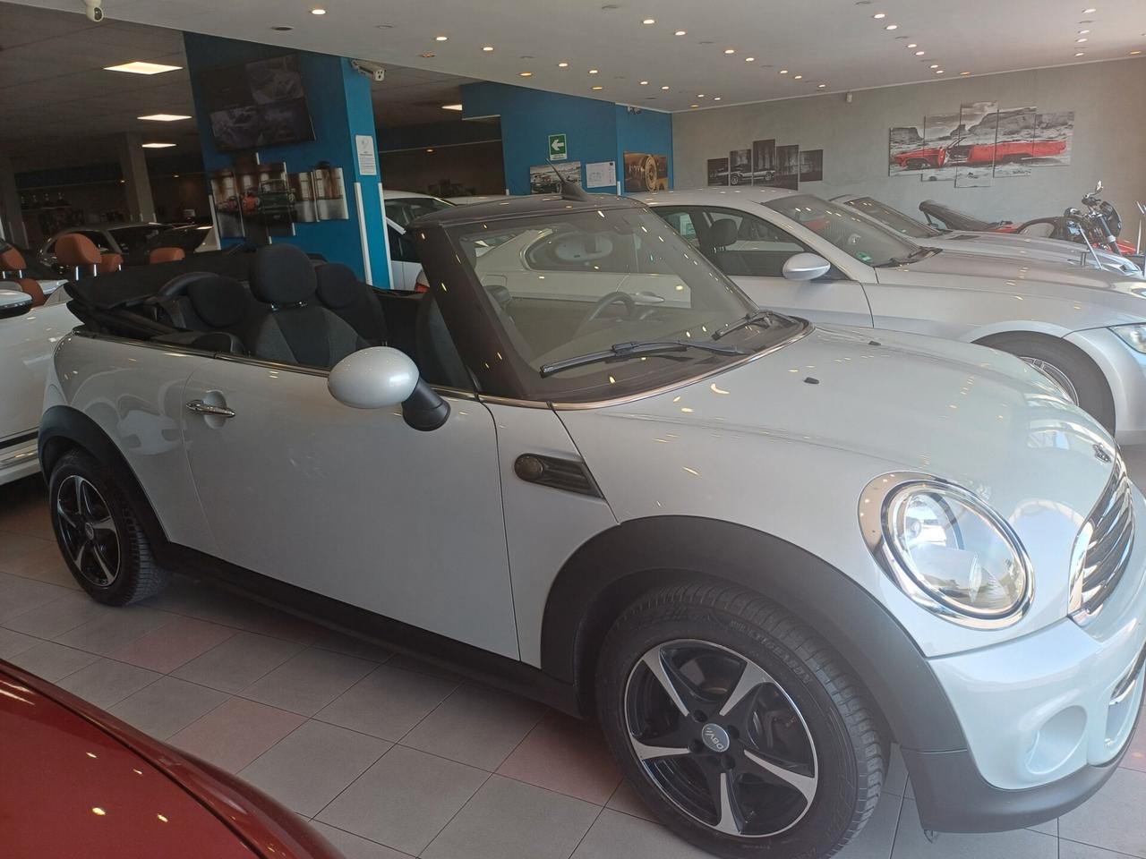 Mini Cooper Cabrio 1.6 White silver metallic
