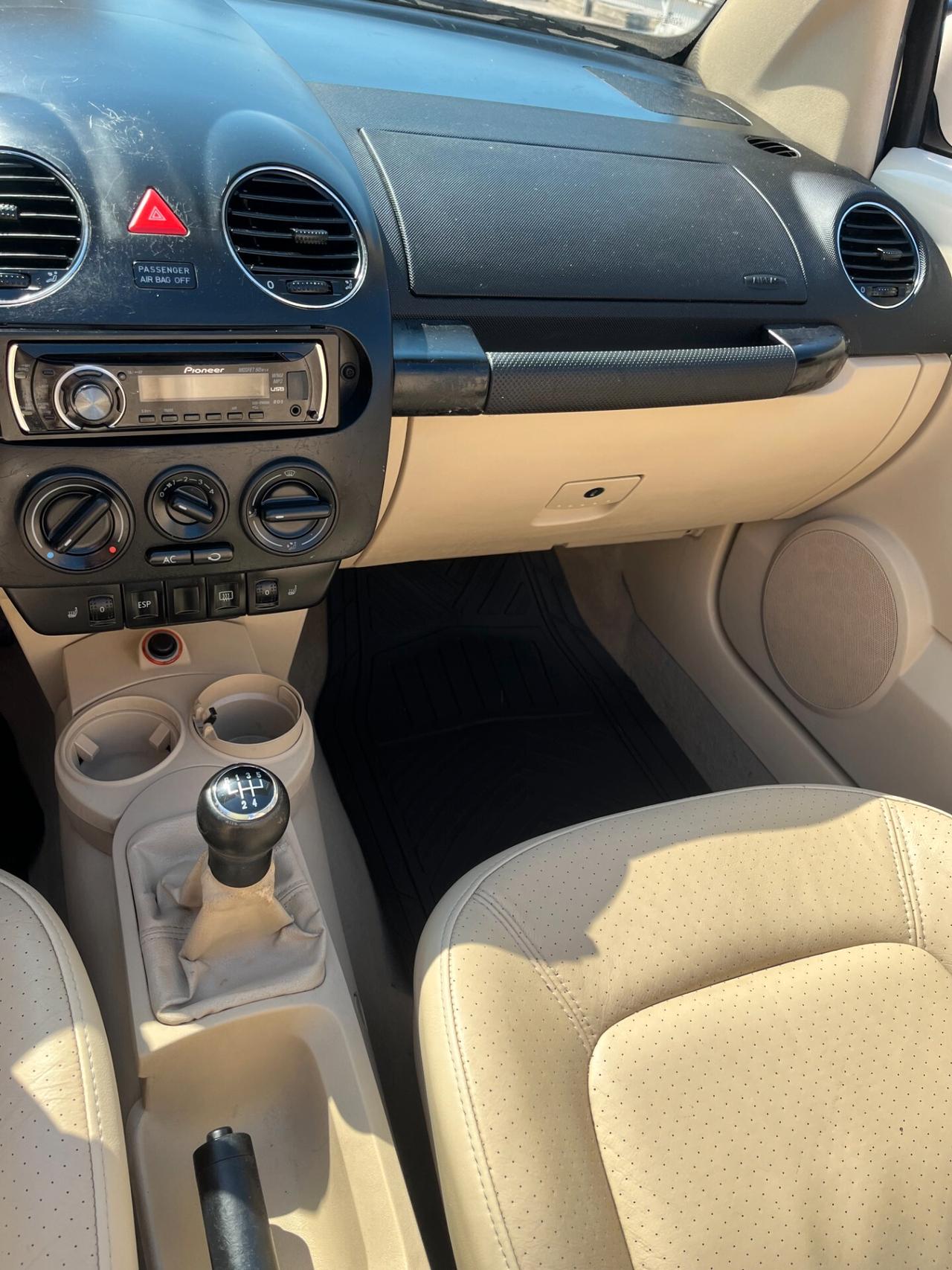 Volkswagen New Beetle 1.6 Cabrio