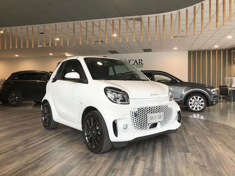 smart fortwo EQ cabrio suitegrey Caricatore da (22kW) Fari Ful Led