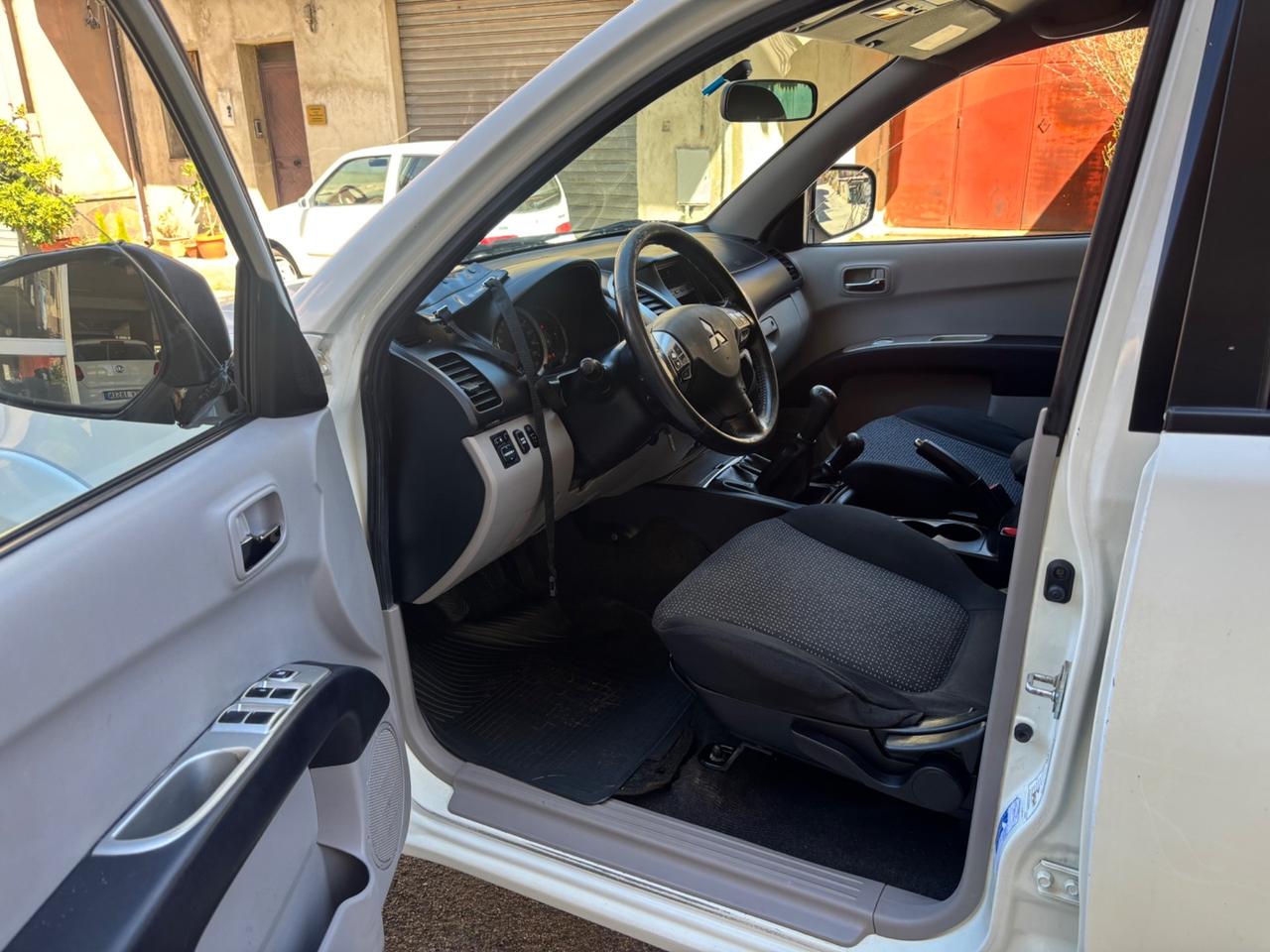 Mitsubishi L200 2.5 DI-D/136CV DC Invite Plus