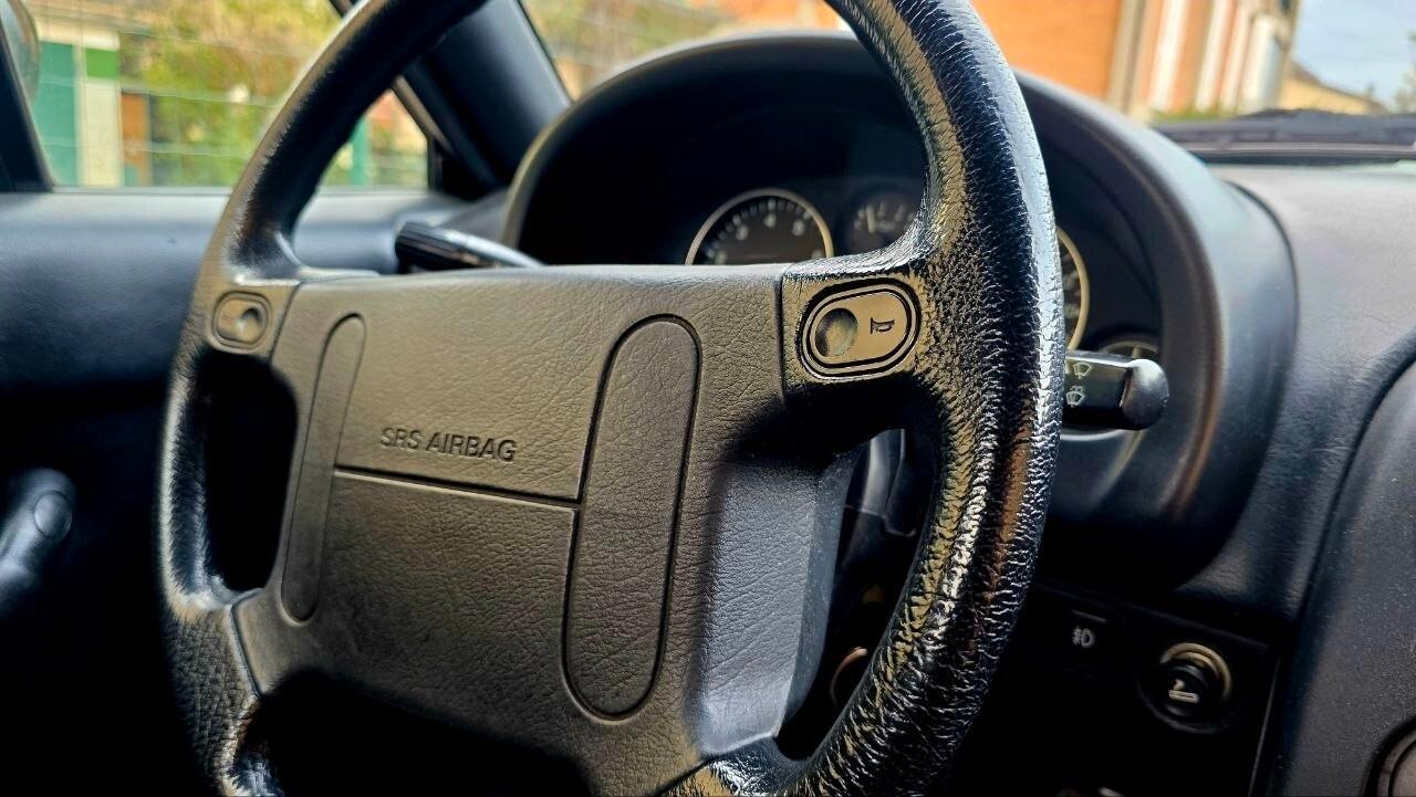 Mazda MX-5 1.8i 16V cat