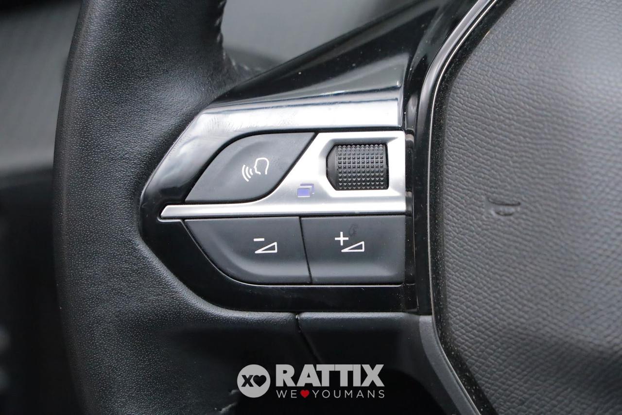 Peugeot e-2008 motore elettrico 100kW Allure