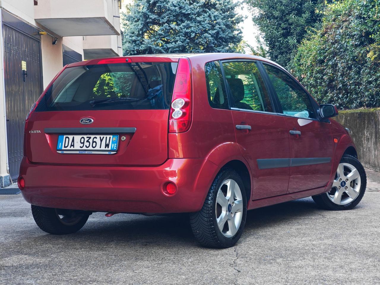 Ford Fiesta 1.2 BENZINA 75cv / 80.000km / Unipro