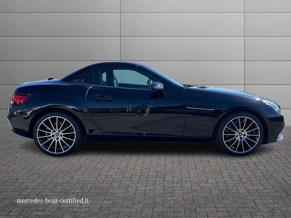 Mercedes-Benz SLC 180 AMG Line