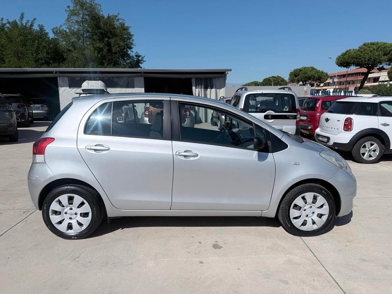 Toyota Yaris 1.0 5 porte Luxury pack