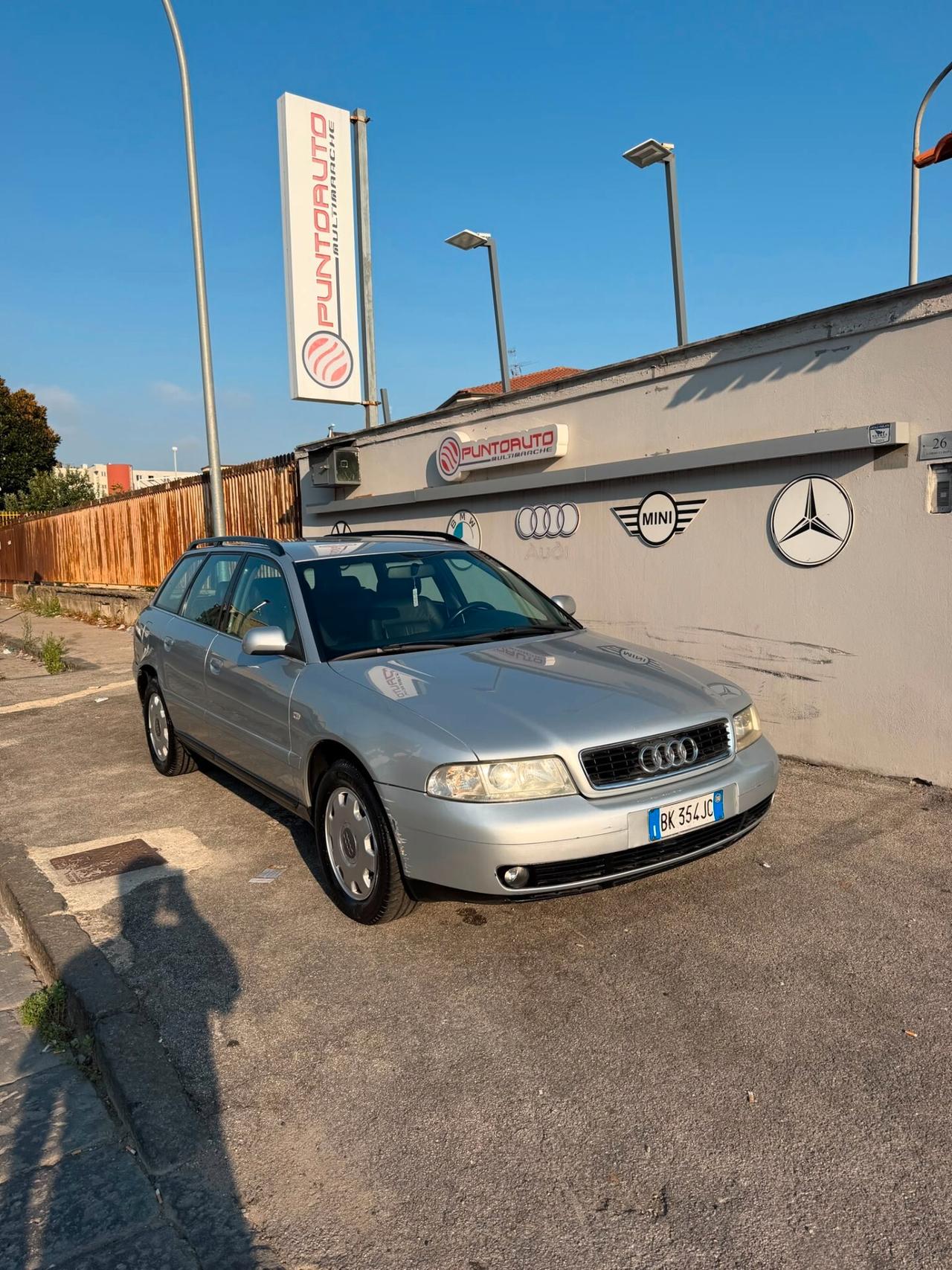 Audi A4 Avant 2.8 V6 quattro auto (5m)