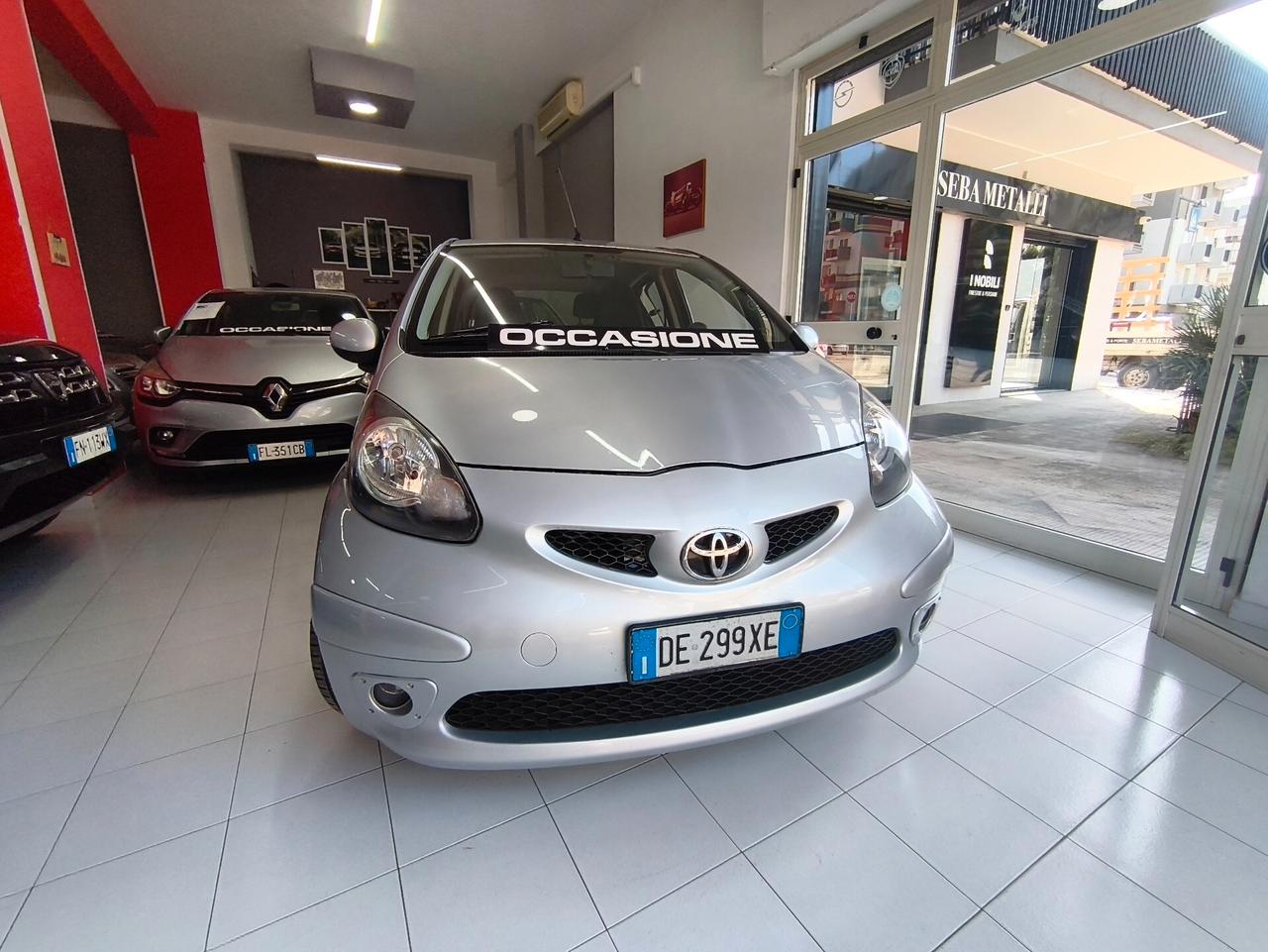 Toyota Aygo 1.0 12V VVT-i 5 porte Sol