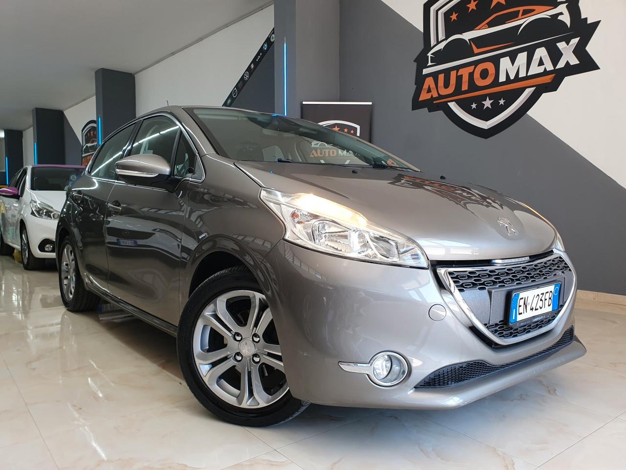 Peugeot 208 1.2 VTi 82 CV Allure 2012
