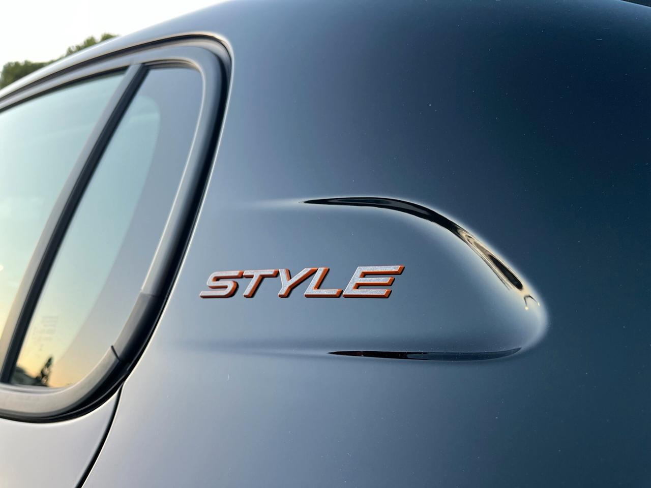 Peugeot 208 Hybrid 110 e-DCS6 Style Km0