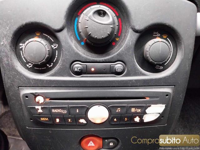 RENAULT Clio 1.2 16V SporTour Confort