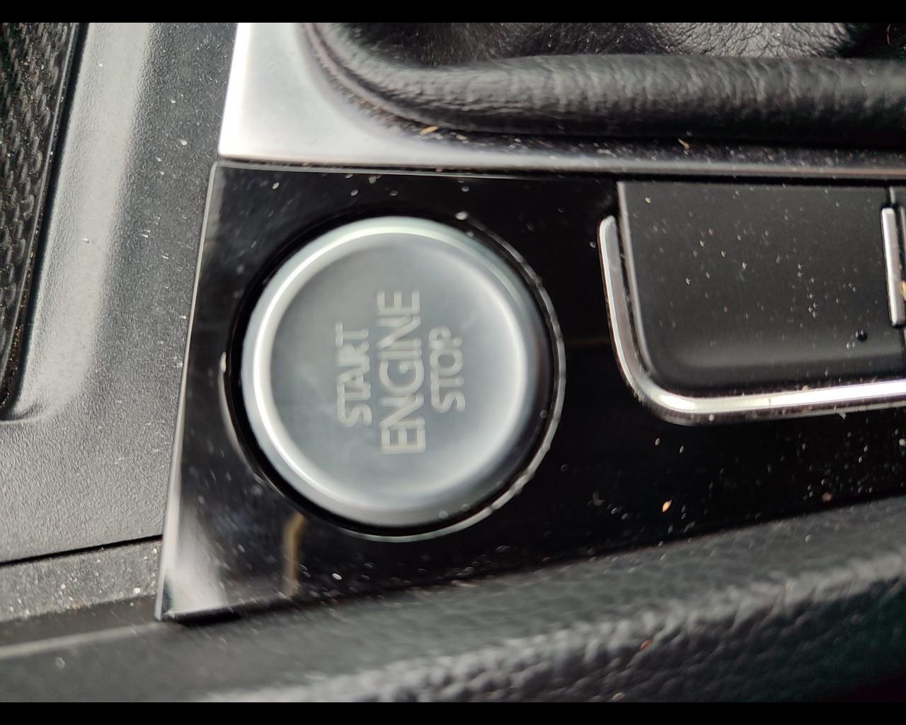 VOLKSWAGEN Golf 7ª serie - Golf 1.4 TGI 5p. Executive BlueMotion