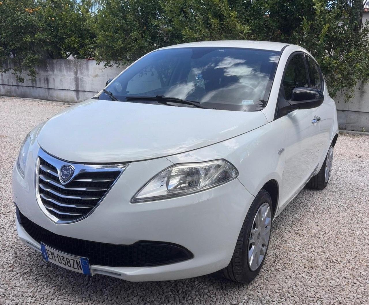 Lancia Ypsilon 1.2 69 CV 5 porte S&S Platinum