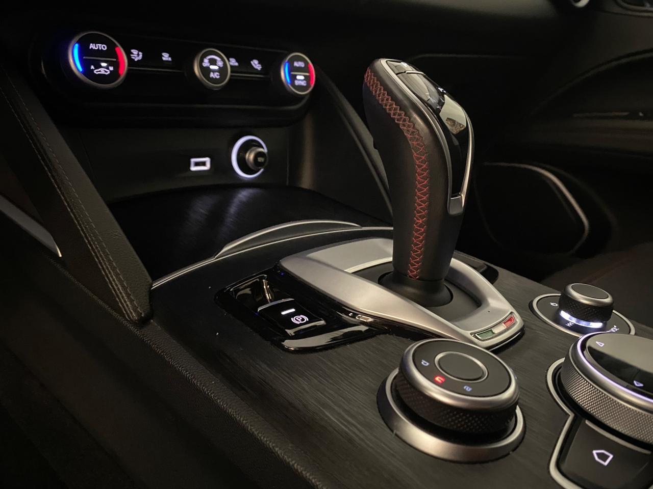 Alfa Romeo Stelvio 2.2 t Aziendale- Palette F1 al volante